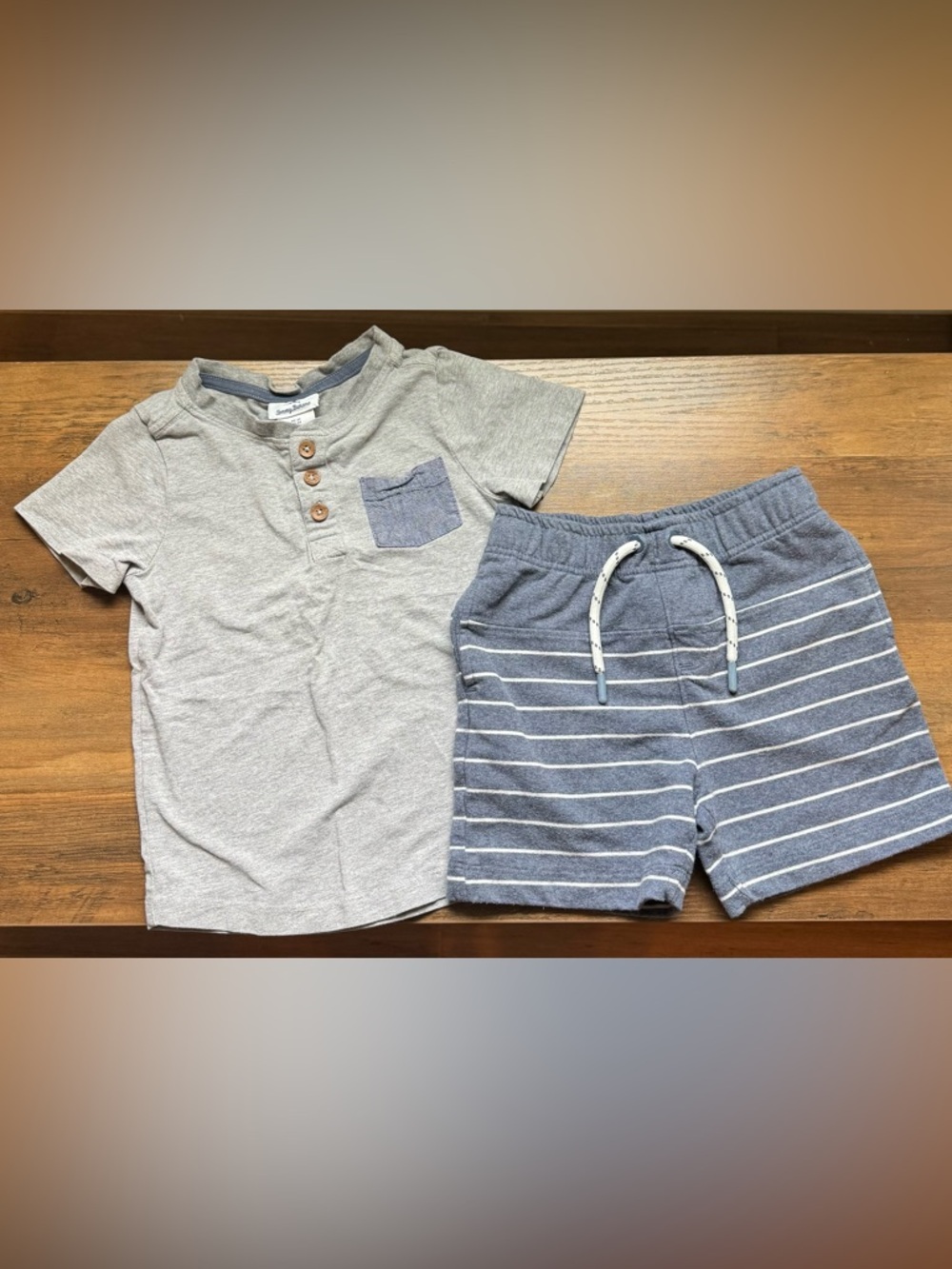 Tommy Bahama 3T Gray Henley Top & Blue Stripe Drawstring Shorts Set